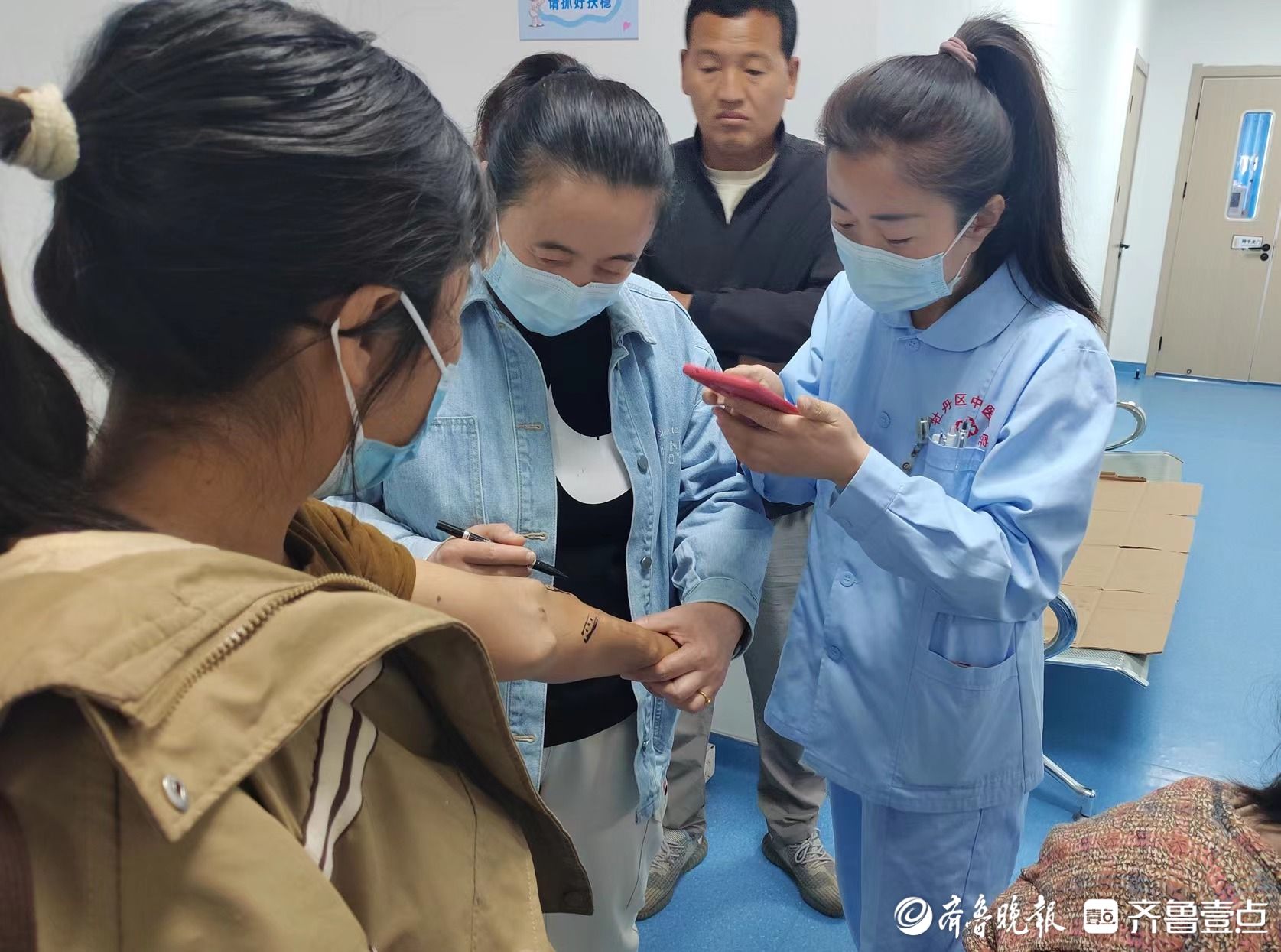 针对性的治疗方案,血透科医护人员仔细做好记录并制定详细的穿刺计划