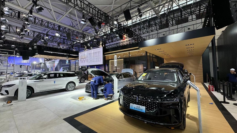 提前探馆齐鲁车展各大汽车展台争相比美