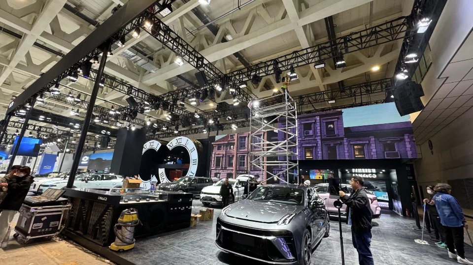 提前探馆齐鲁车展，各大汽车展台争相“比美”