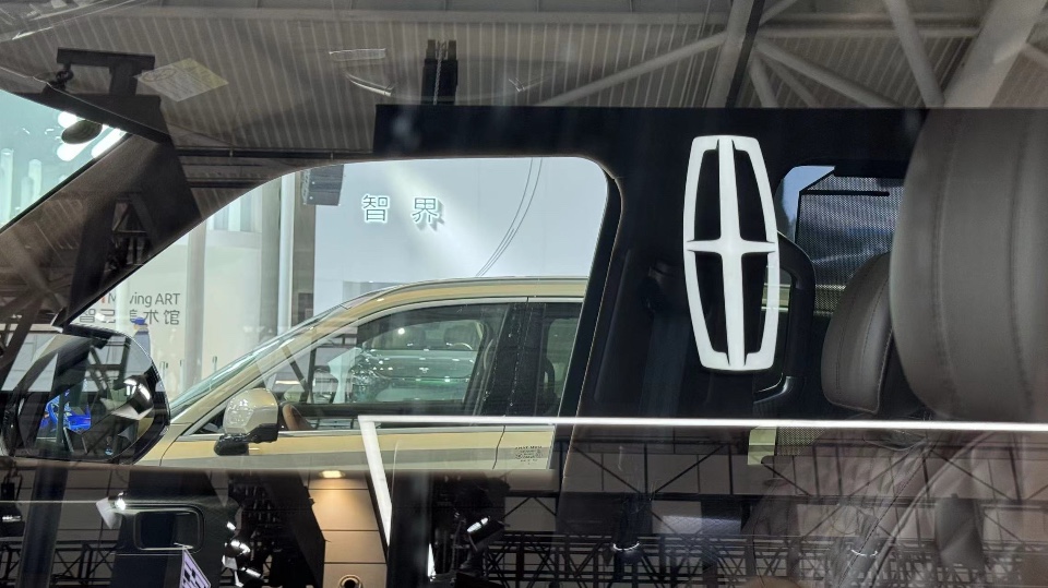 提前探馆齐鲁车展，各大汽车展台争相“比美”