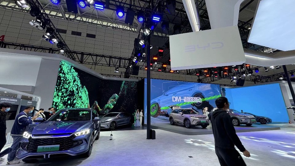 提前探馆齐鲁车展，各大汽车展台争相“比美”