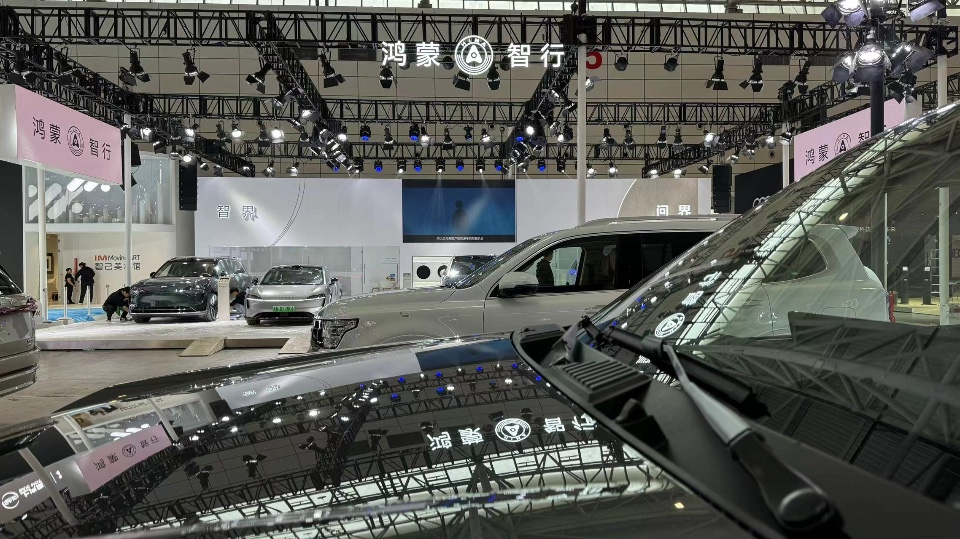 提前探馆齐鲁车展，各大汽车展台争相“比美”