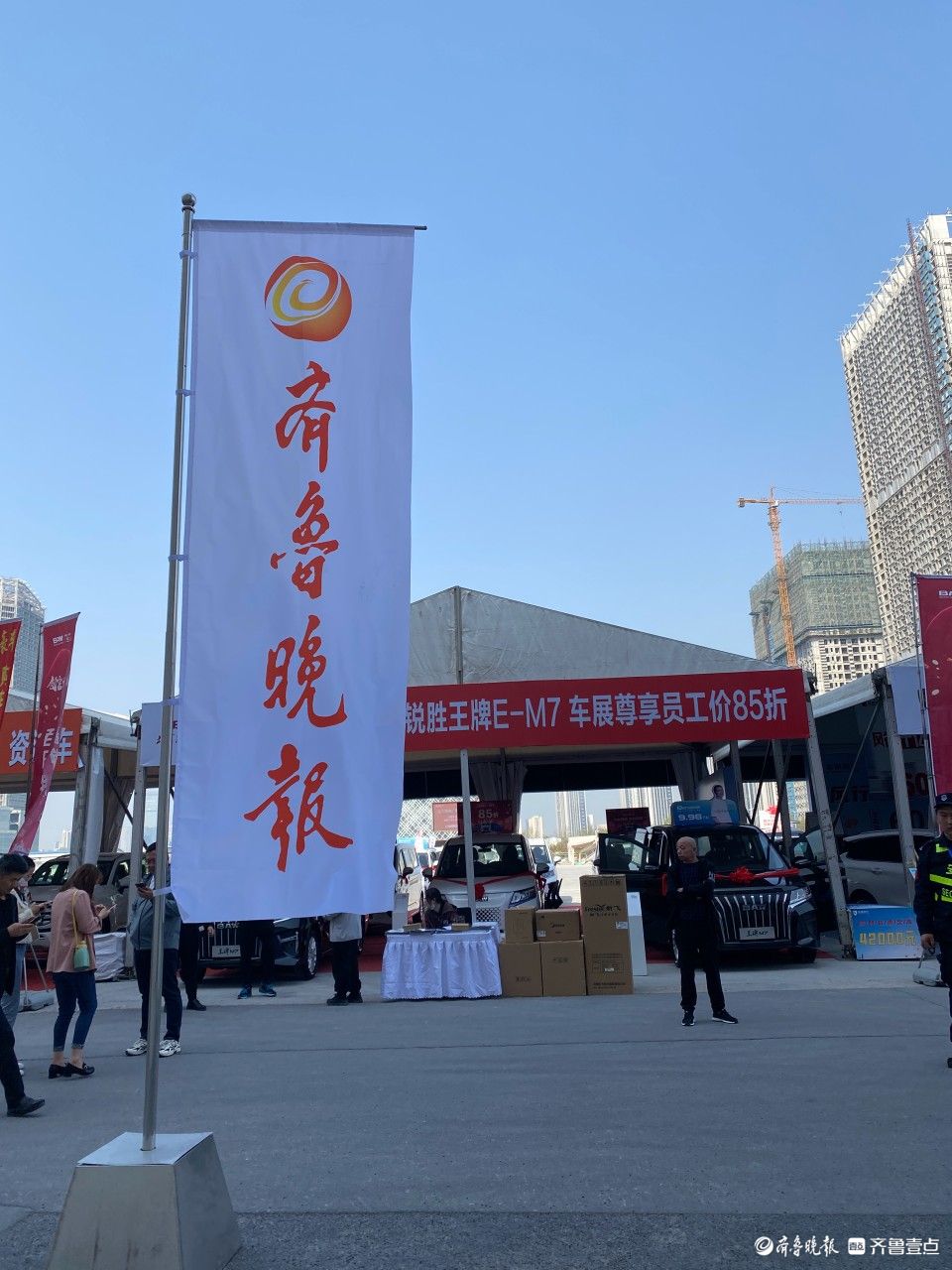 情报员拍客团|人潮涌动打卡走起！齐鲁车展首日现场人气火爆