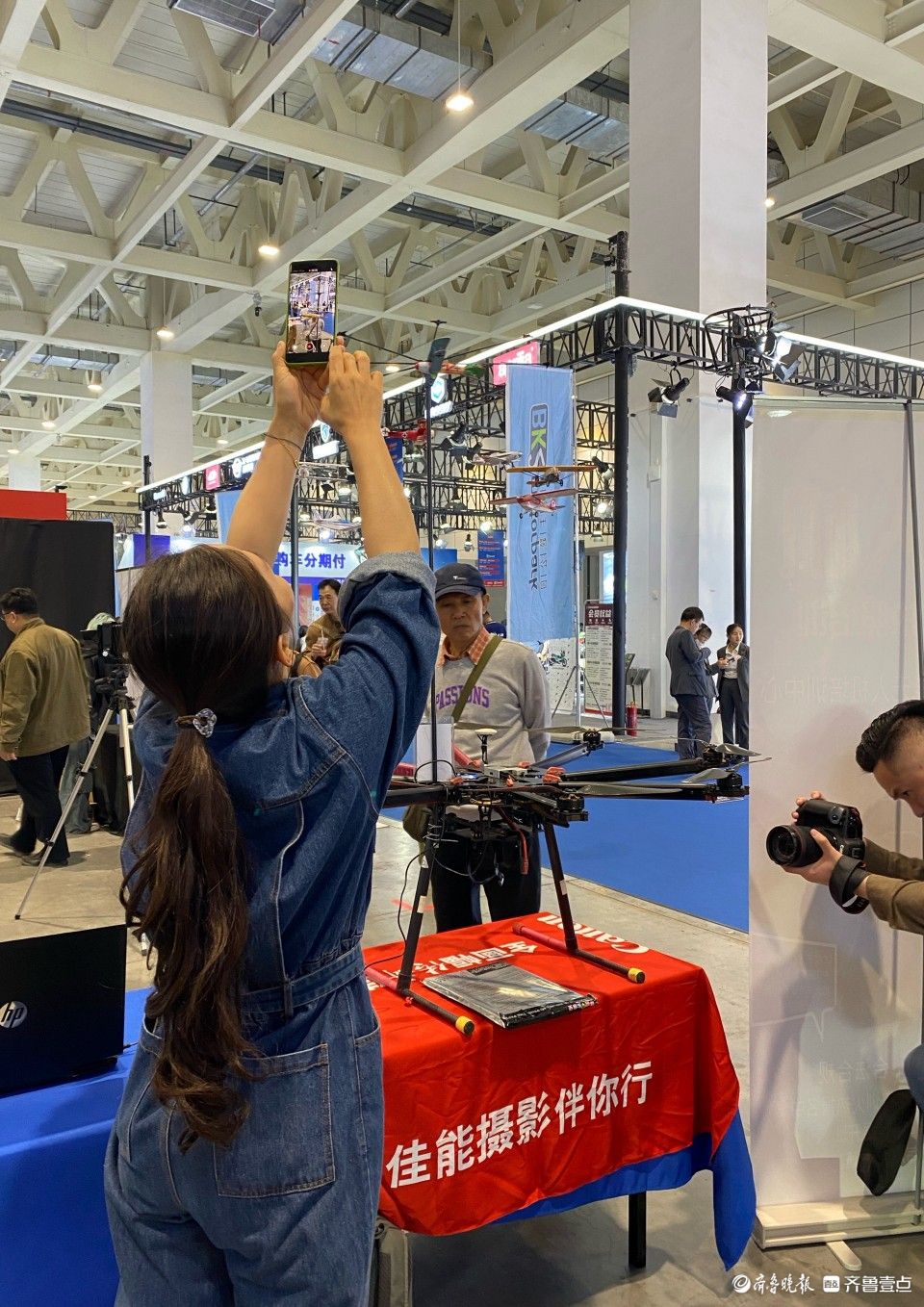 情报员拍客团|人潮涌动打卡走起！齐鲁车展首日现场人气火爆