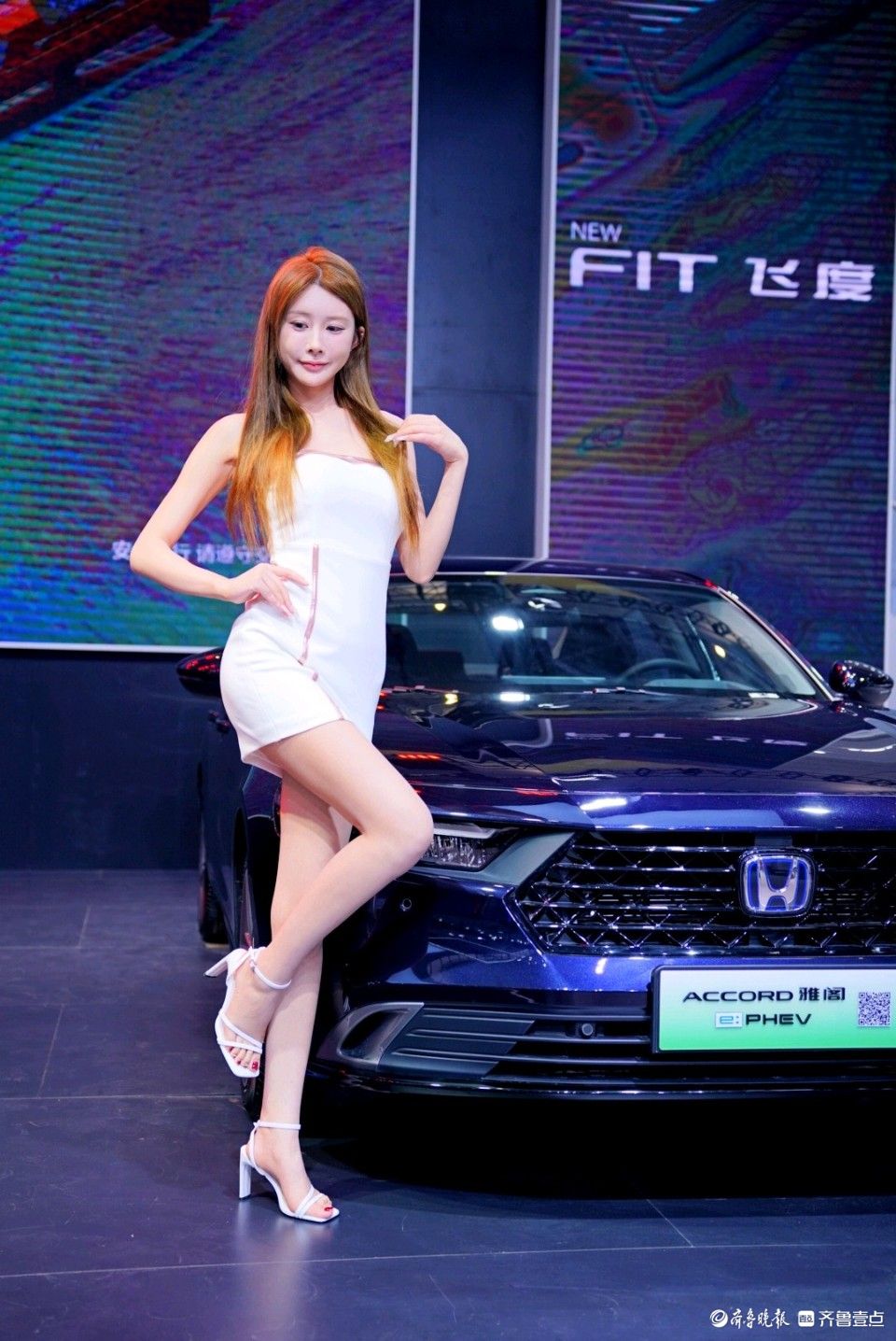 情报员拍客团|高颜值！齐鲁国际车展豪车美女同框，让你赏心悦目