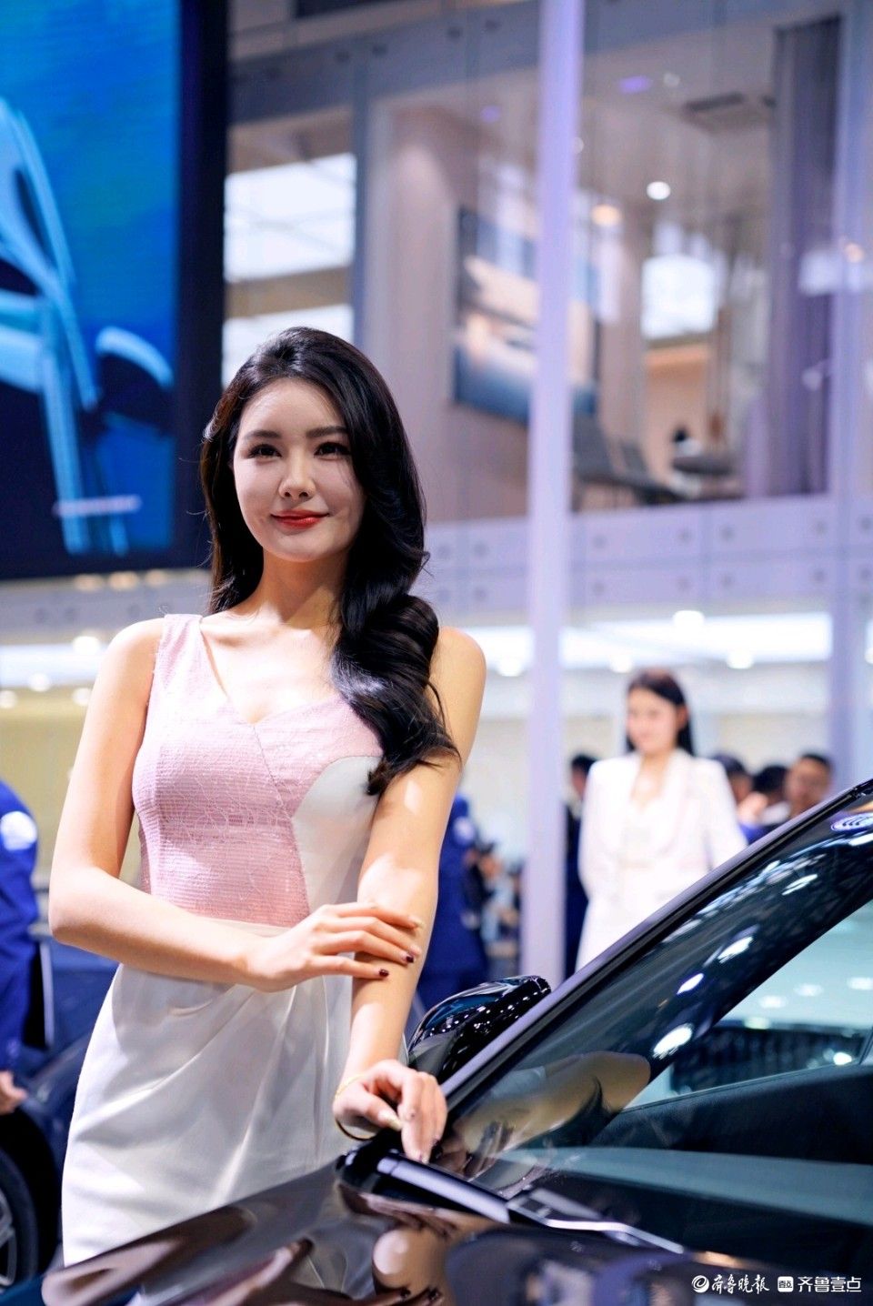 情报员拍客团|高颜值！齐鲁国际车展豪车美女同框，让你赏心悦目