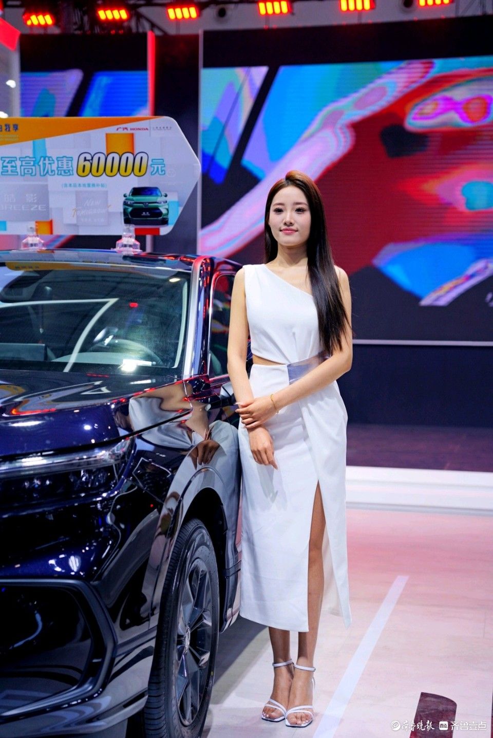 情报员拍客团|高颜值！齐鲁国际车展豪车美女同框，让你赏心悦目