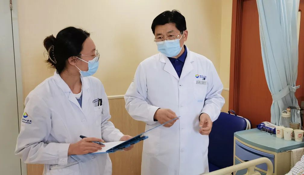 日照市中心医院朱玉启：43载从医路，一位普通医生的火热坚守