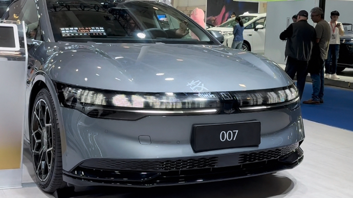 齐鲁探店齐鲁车展特辑｜星际之门灯幕，极氪007太酷了