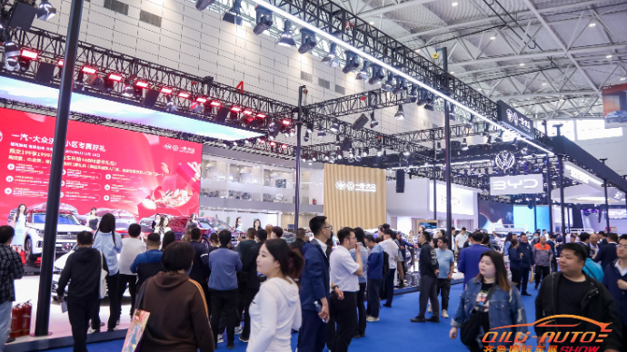 齐鲁国际车展火爆进行中，主播带你近距离赏车！