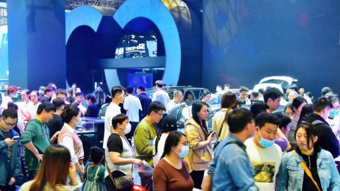 齐鲁国际车展周末迎“爆馆”，单日客流量突破十万！