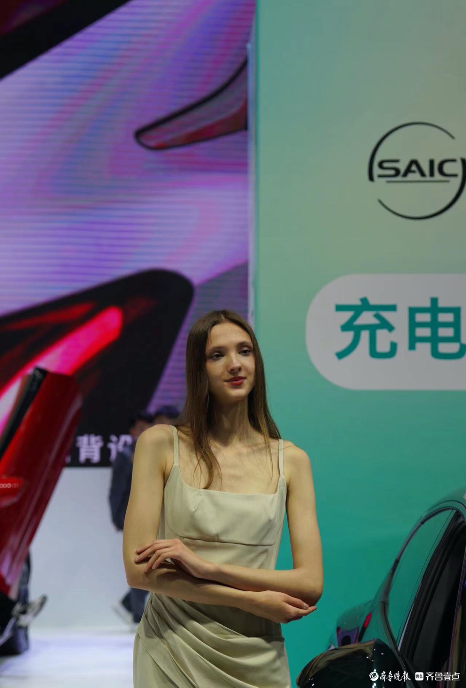 悦驾乐拍|齐鲁车展现场，中外车模齐亮相