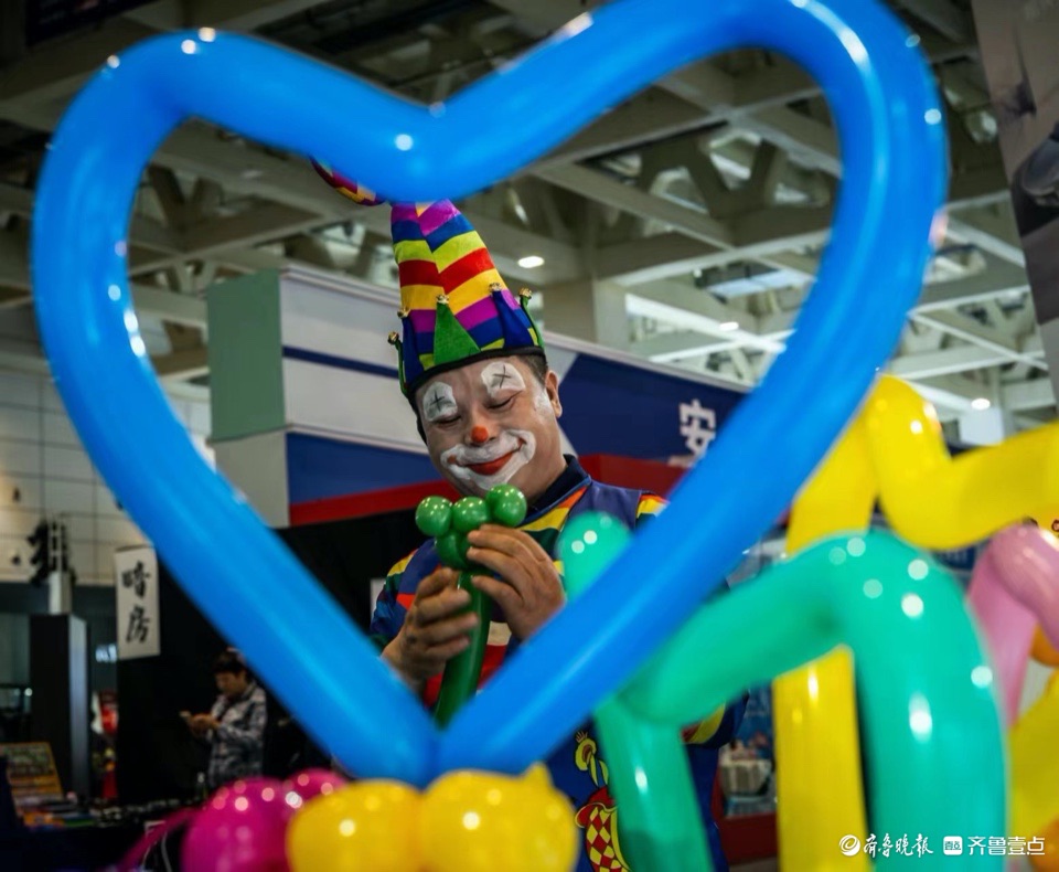 悦驾乐拍|胶片暗房无人机，车展还能这么“玩”？