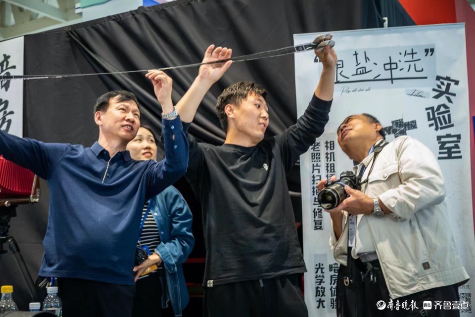 悦驾乐拍|胶片暗房无人机，车展还能这么“玩”？