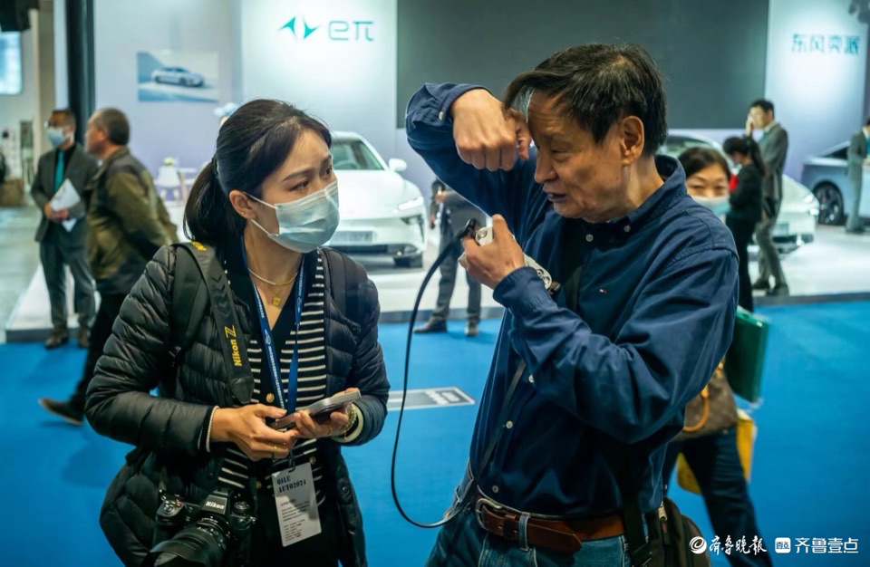 悦驾乐拍|胶片暗房无人机，车展还能这么“玩”？