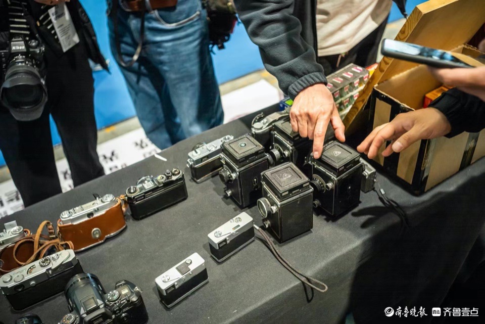 悦驾乐拍|胶片暗房无人机，车展还能这么“玩”？