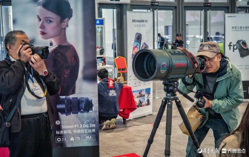 悦驾乐拍|胶片暗房无人机，车展还能这么“玩”？