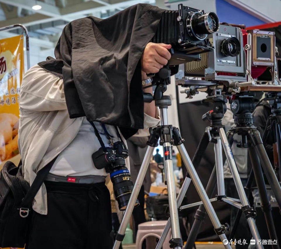 悦驾乐拍|胶片暗房无人机，车展还能这么“玩”？