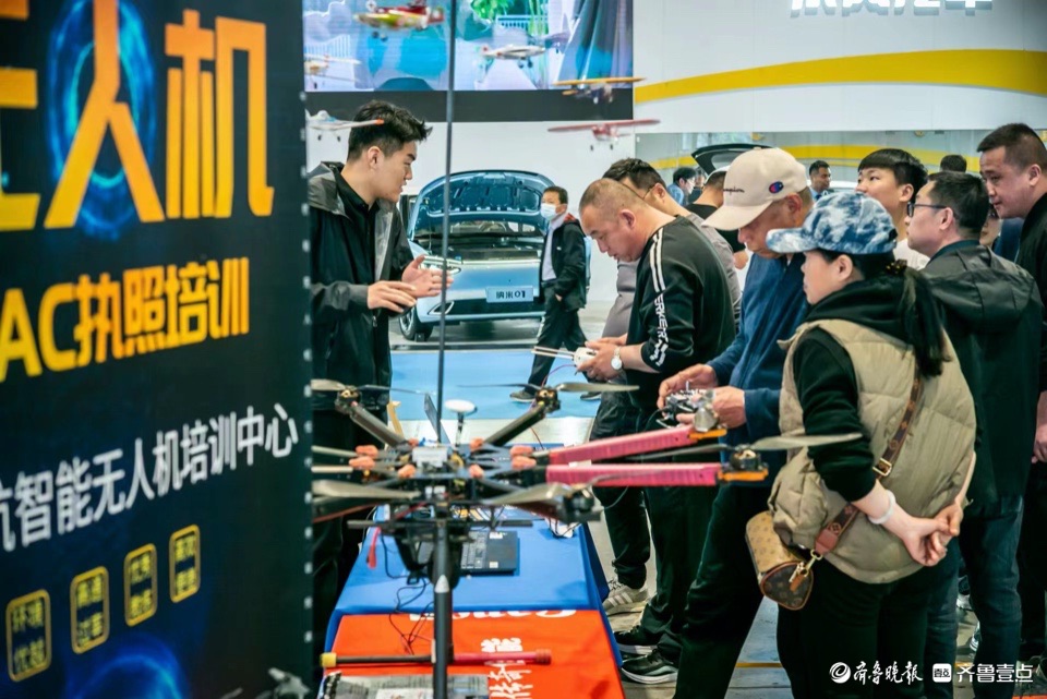 悦驾乐拍|胶片暗房无人机，车展还能这么“玩”？