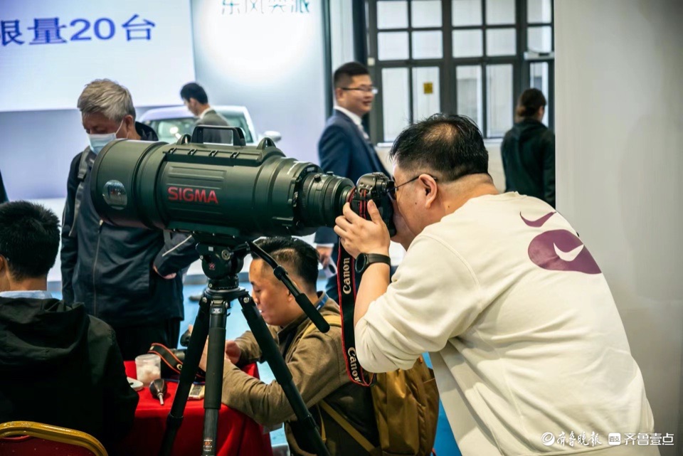 悦驾乐拍|胶片暗房无人机，车展还能这么“玩”？