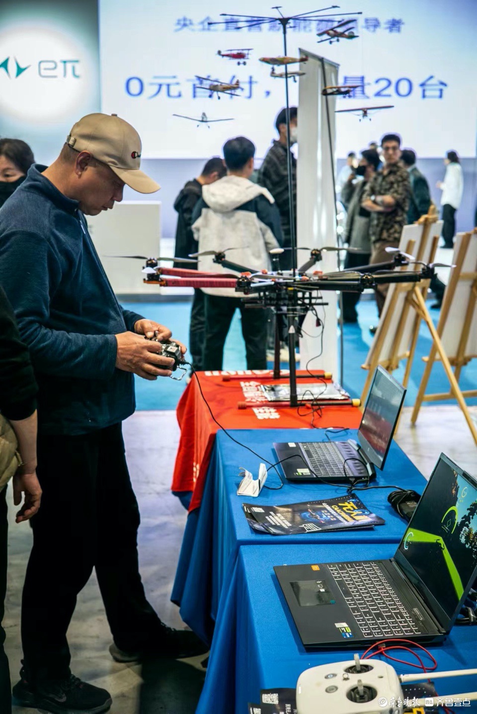 悦驾乐拍|胶片暗房无人机，车展还能这么“玩”？