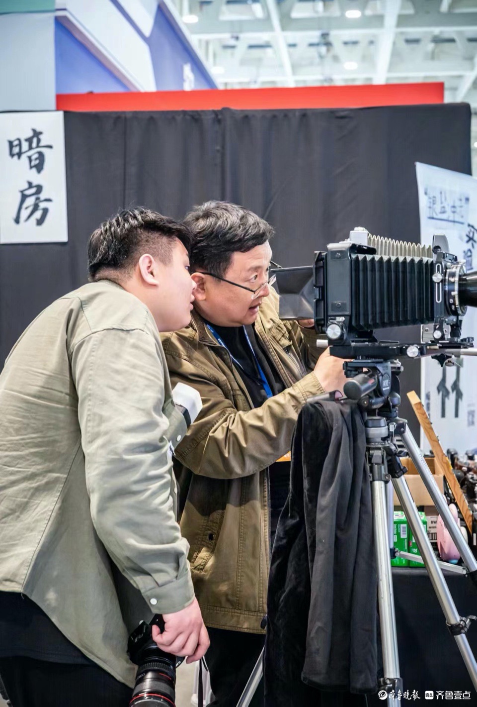 悦驾乐拍|胶片暗房无人机，车展还能这么“玩”？