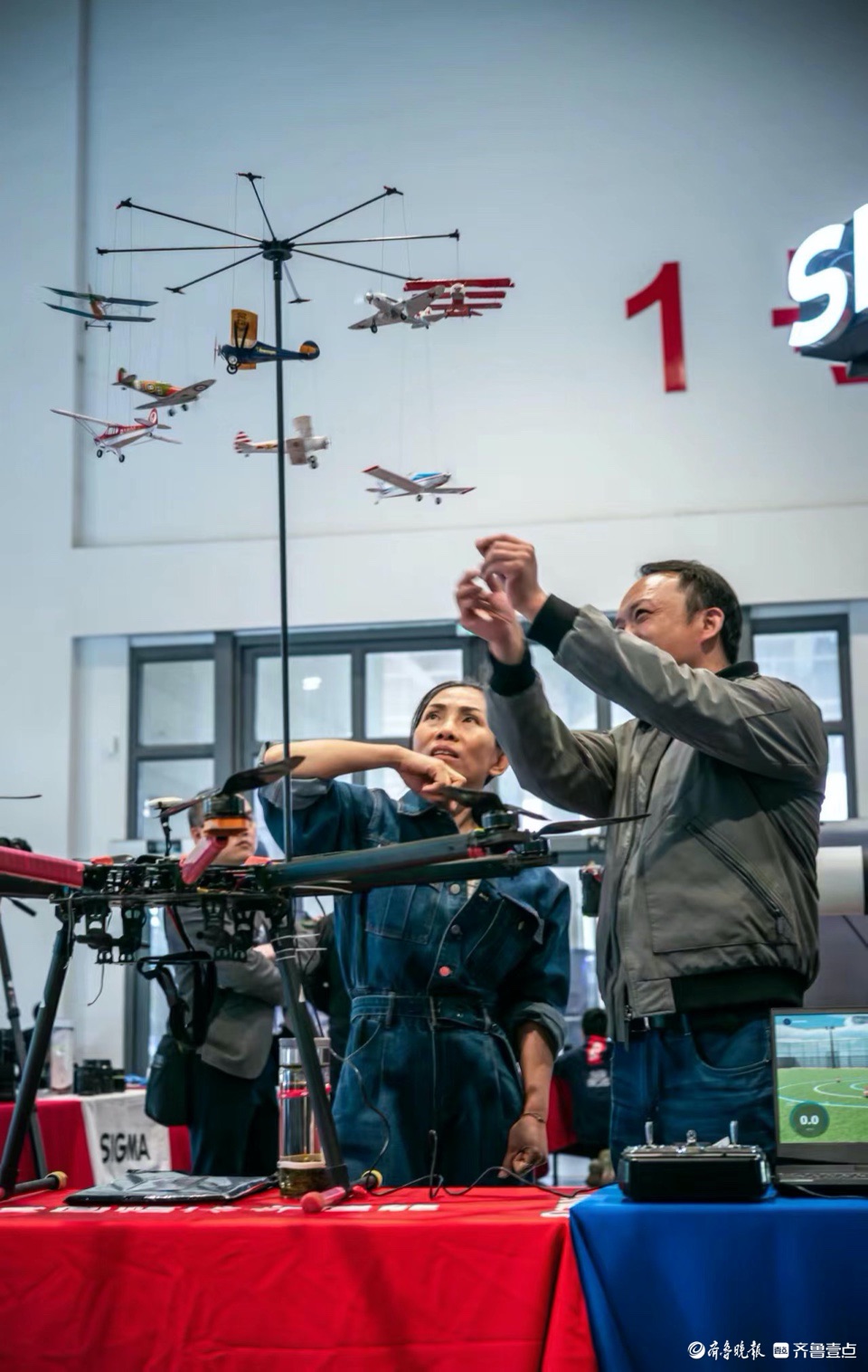 悦驾乐拍|胶片暗房无人机，车展还能这么“玩”？