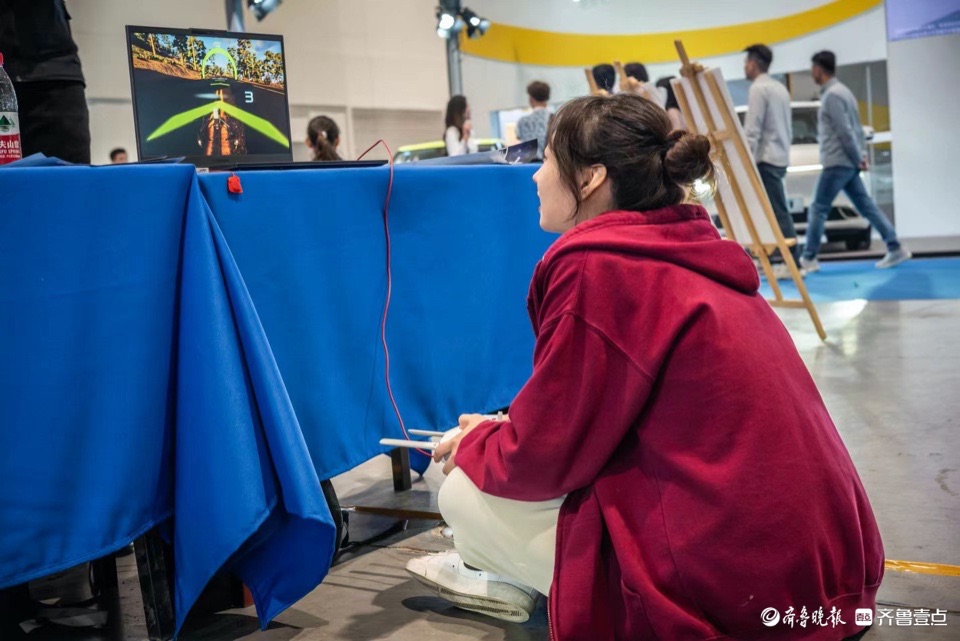 悦驾乐拍|胶片暗房无人机，车展还能这么“玩”？