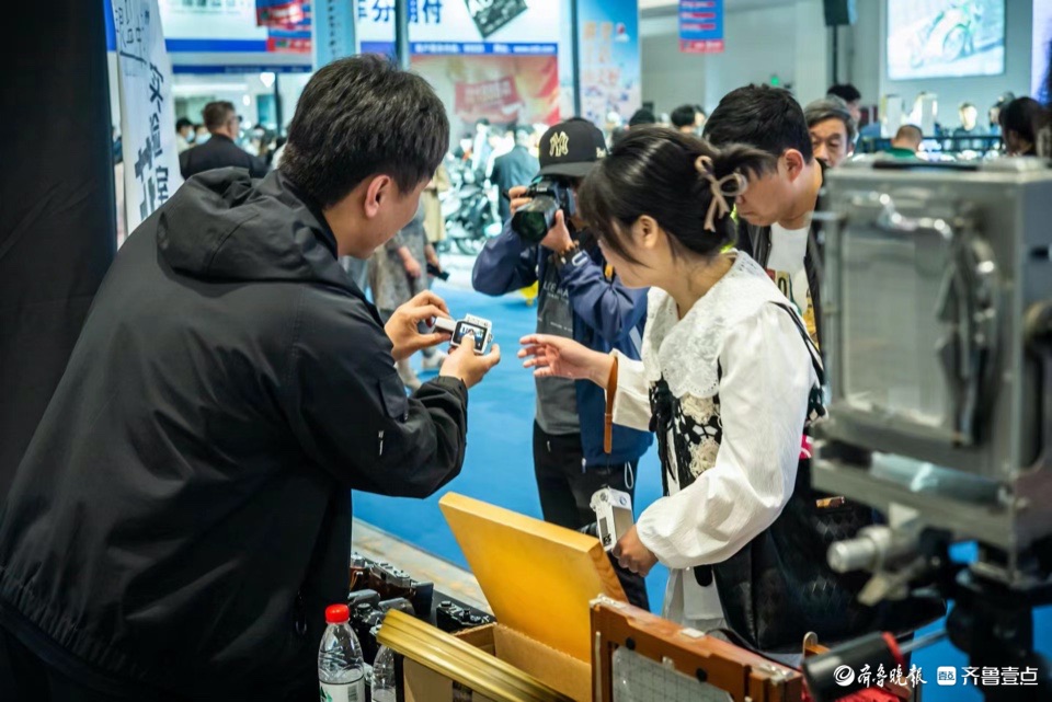 悦驾乐拍|胶片暗房无人机，车展还能这么“玩”？