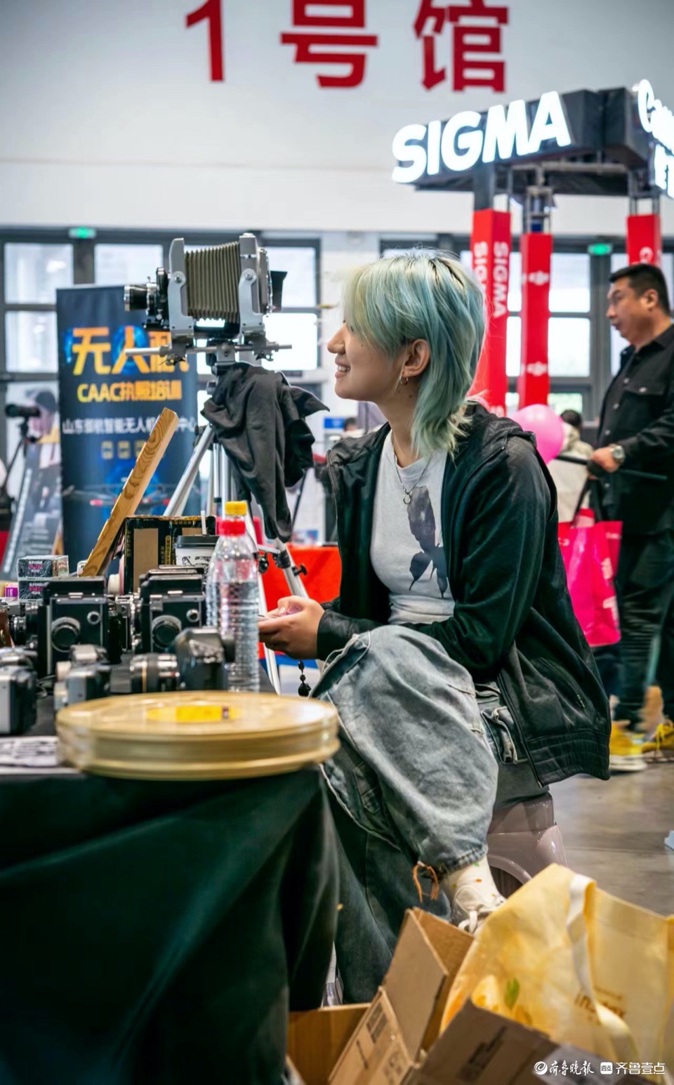 悦驾乐拍|胶片暗房无人机，车展还能这么“玩”？