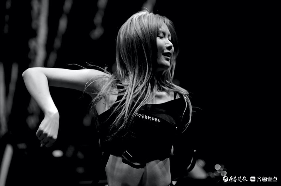 悦驾乐拍|青春靓丽，齐鲁国际车展上车模展风采