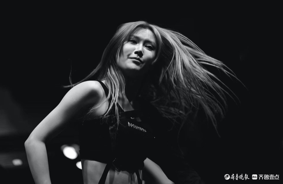 悦驾乐拍|青春靓丽，齐鲁国际车展上车模展风采