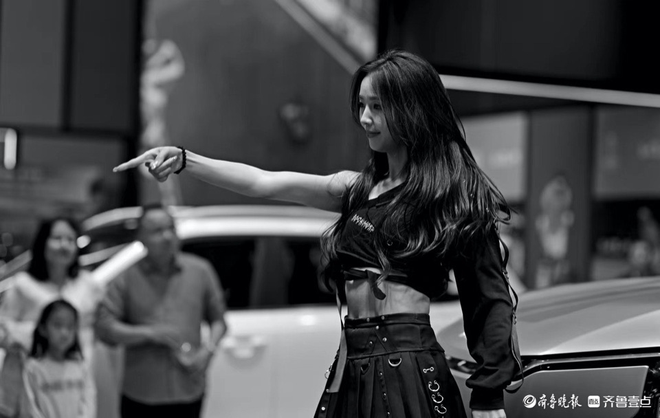 悦驾乐拍|青春靓丽，齐鲁国际车展上车模展风采