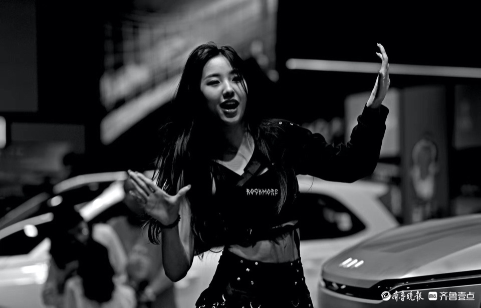 悦驾乐拍|青春靓丽，齐鲁国际车展上车模展风采