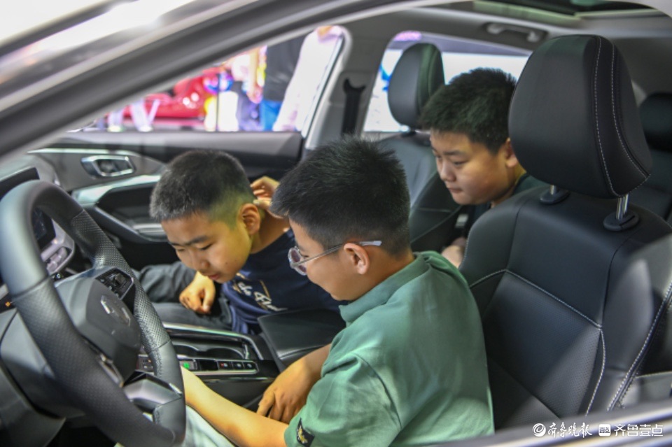 悦驾乐拍 |“ 小车迷”来看车