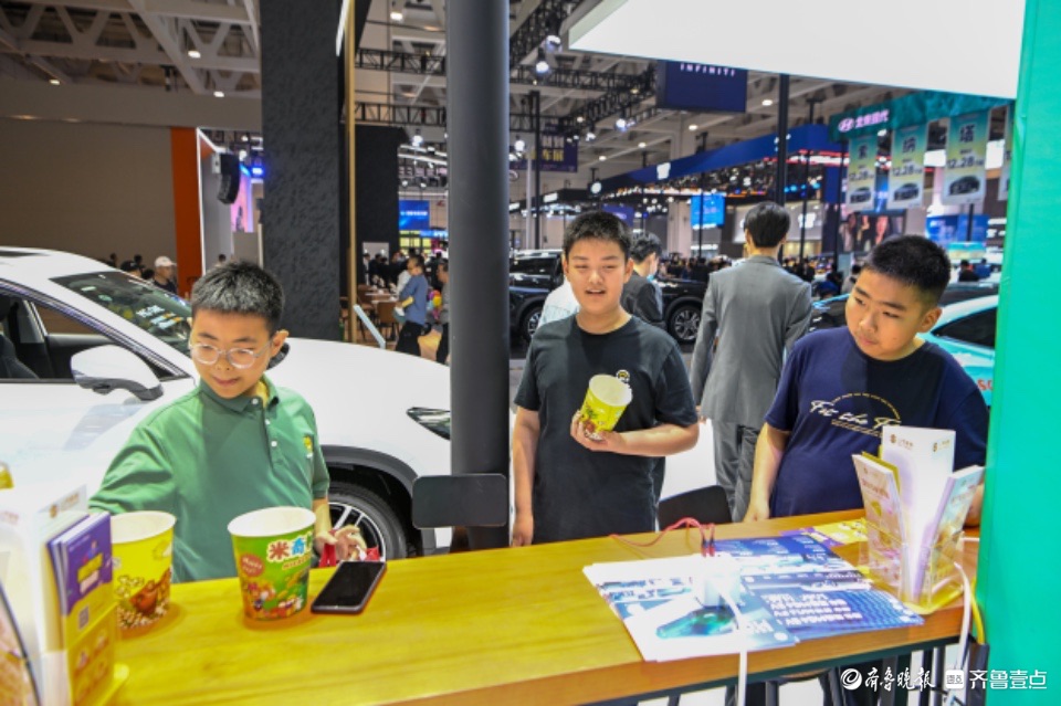 悦驾乐拍 |“ 小车迷”来看车