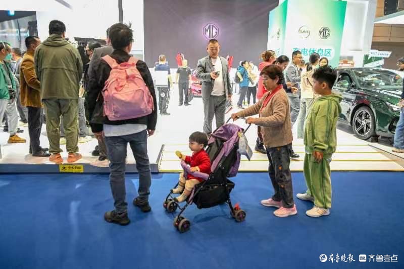 悦驾乐拍|全家总动员，携家带口来看车