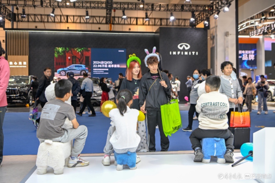 悦驾乐拍|车展上的年轻人