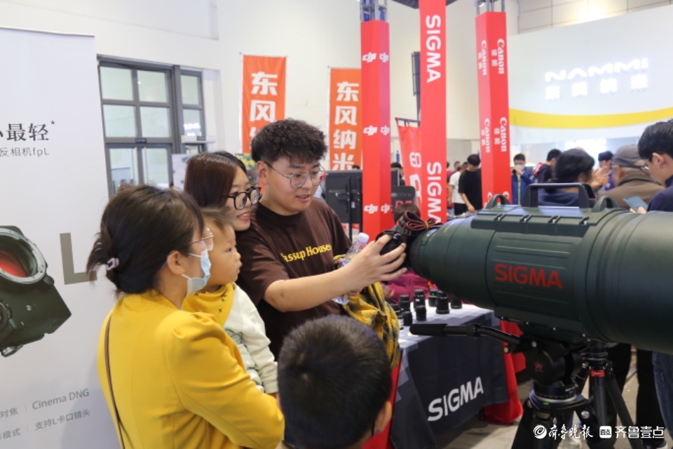 悦驾乐拍|长枪短炮齐上阵，聚焦车展拍大片