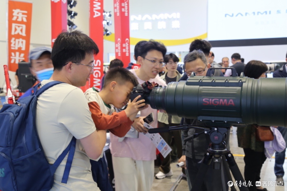 悦驾乐拍|长枪短炮齐上阵，聚焦车展拍大片