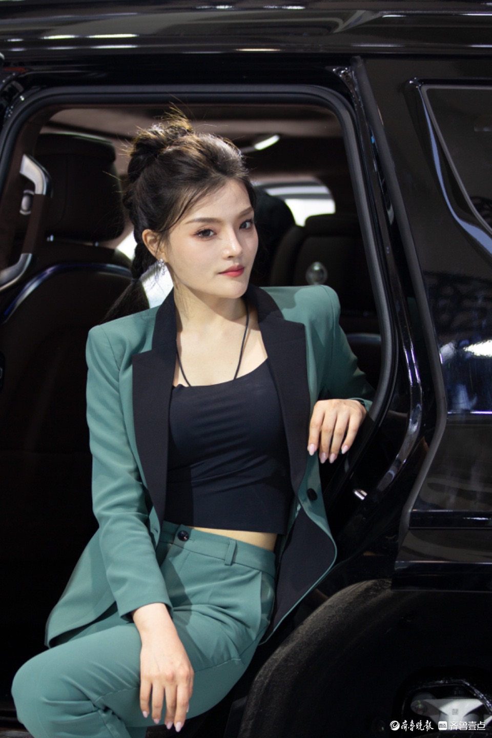 悦驾乐拍|车展上的俊男靓女 