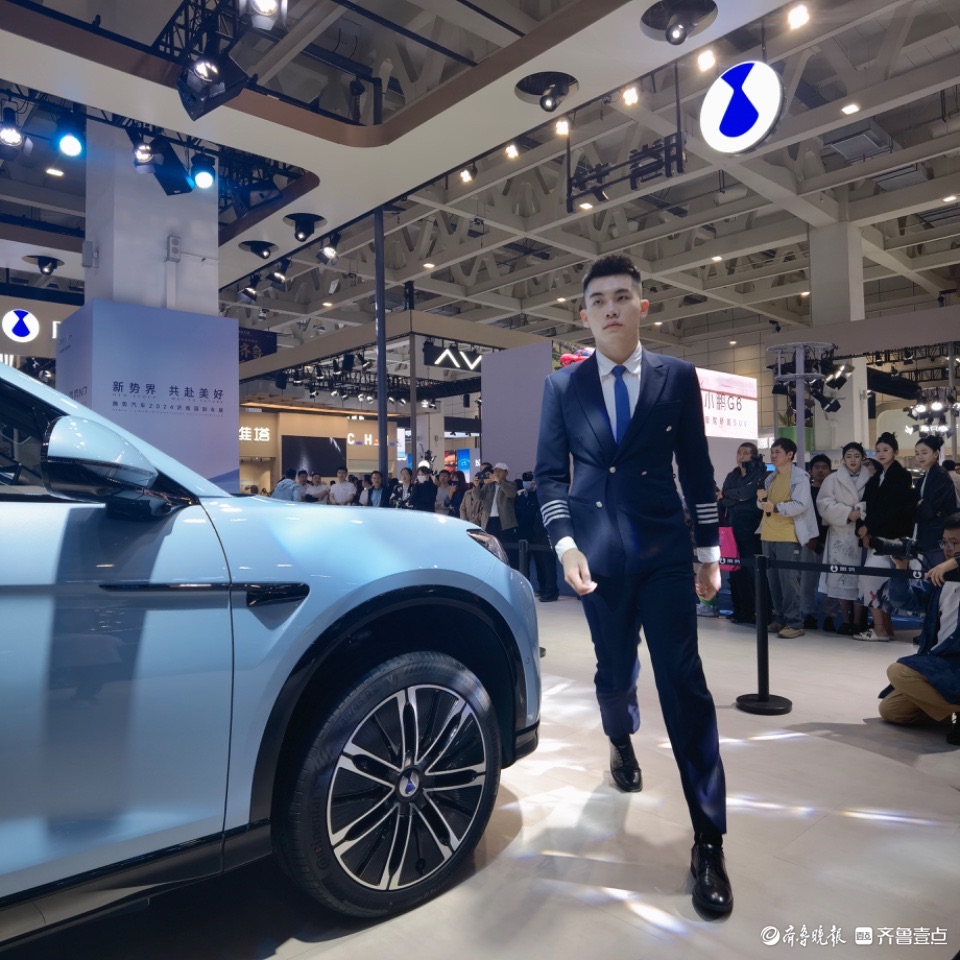 悦驾乐拍|车展上的俊男靓女 