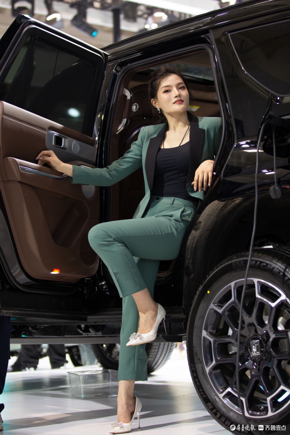 悦驾乐拍|车展上的俊男靓女 