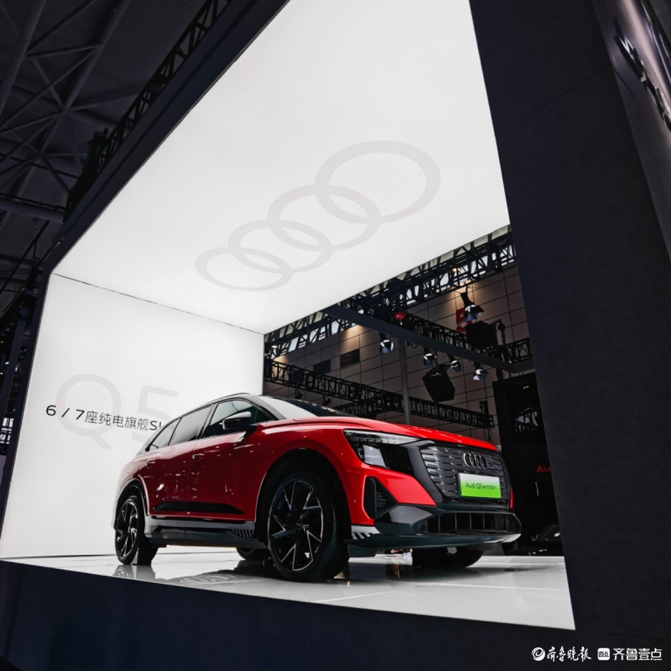 悦驾乐拍|车展上的俊男靓女 