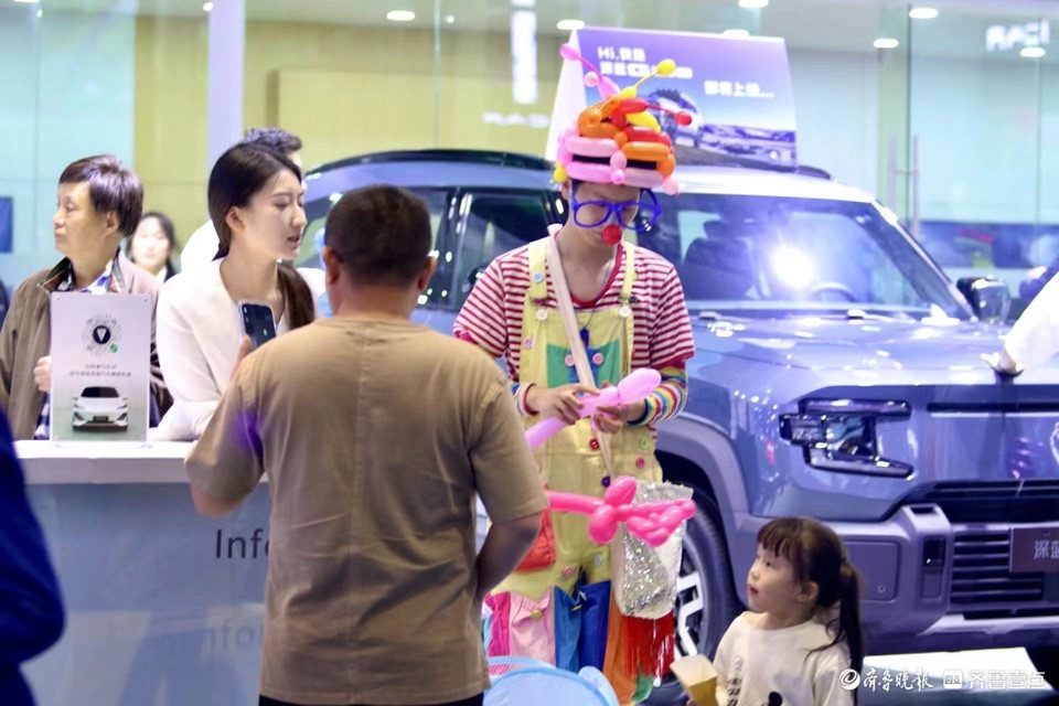 悦驾乐拍|周末的齐鲁国际车展，人潮涌动精彩纷呈