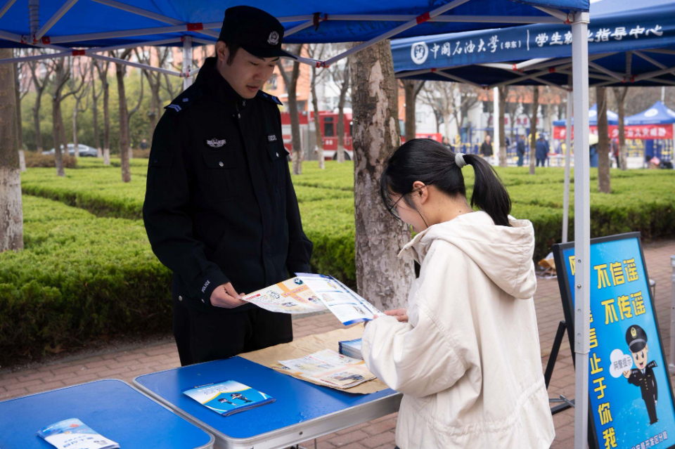 中国石油大学（华东）开展全民国家安全教育日“安全集市”