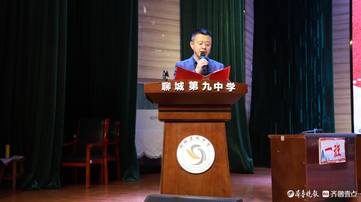 "好的开始是成功的一半",为了激起学生学习古诗词的热潮,教务处制作