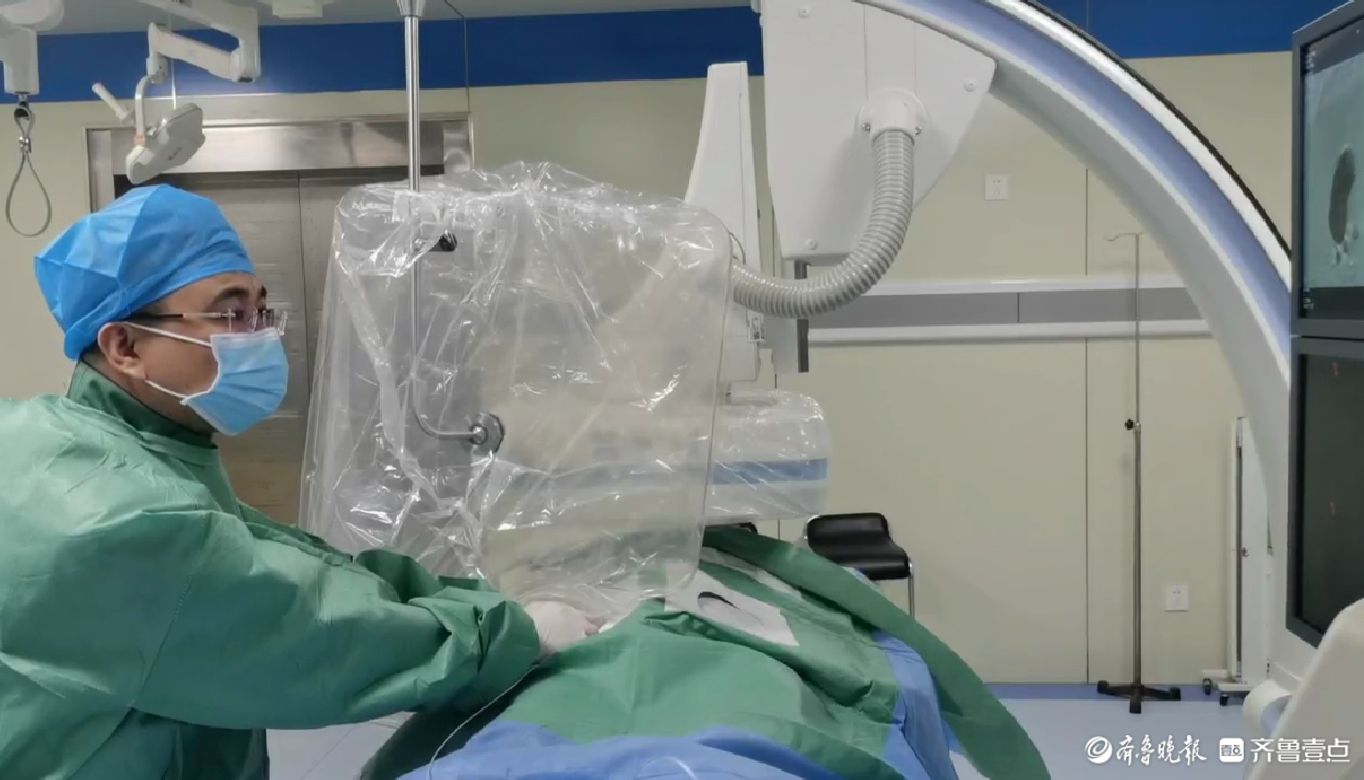 通过与患者沟通,程金刚了解患者的基本病情并为其完善了肺及颅脑ct