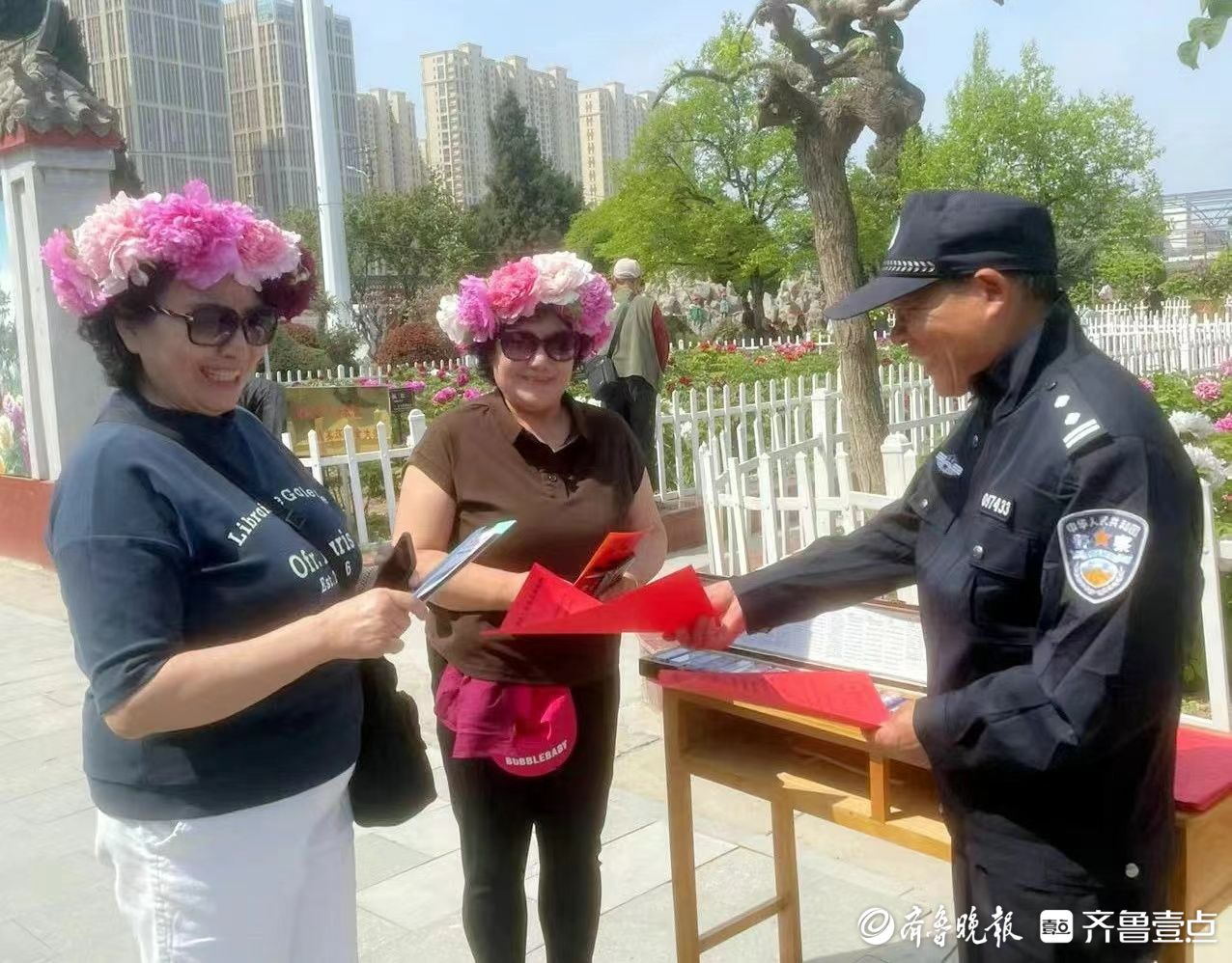 牡丹分局：曹州城中赏牡丹，禁毒宣传进花园
