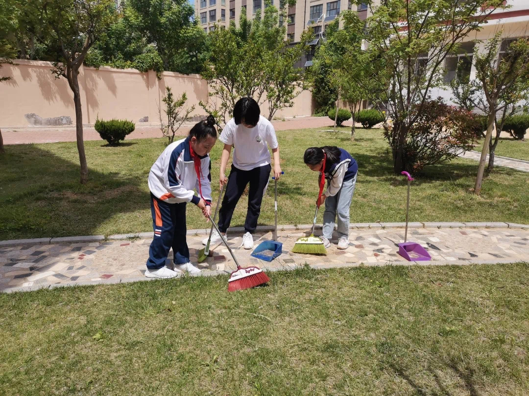 世界地球日丨威海高区实验小学童心守护众生的地球